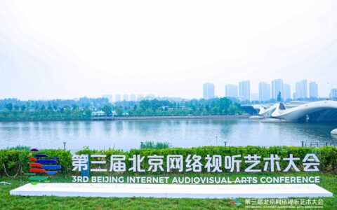 可灵 AI 多图参考生视频升级，模型效果提升102%