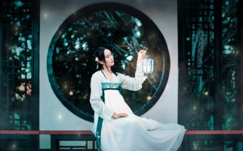 涨粉百万、首播GMV超500W，穿搭博主如何双平台“吃香”？
