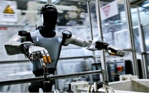 小米机器人正式上岗汽车工厂实习：打螺丝速度满足产线要求